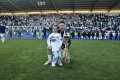 Šťastný táta Milan Petržela pózuje s dcerou Claudií s trofejí za triumf v letošním MOL Cupu.